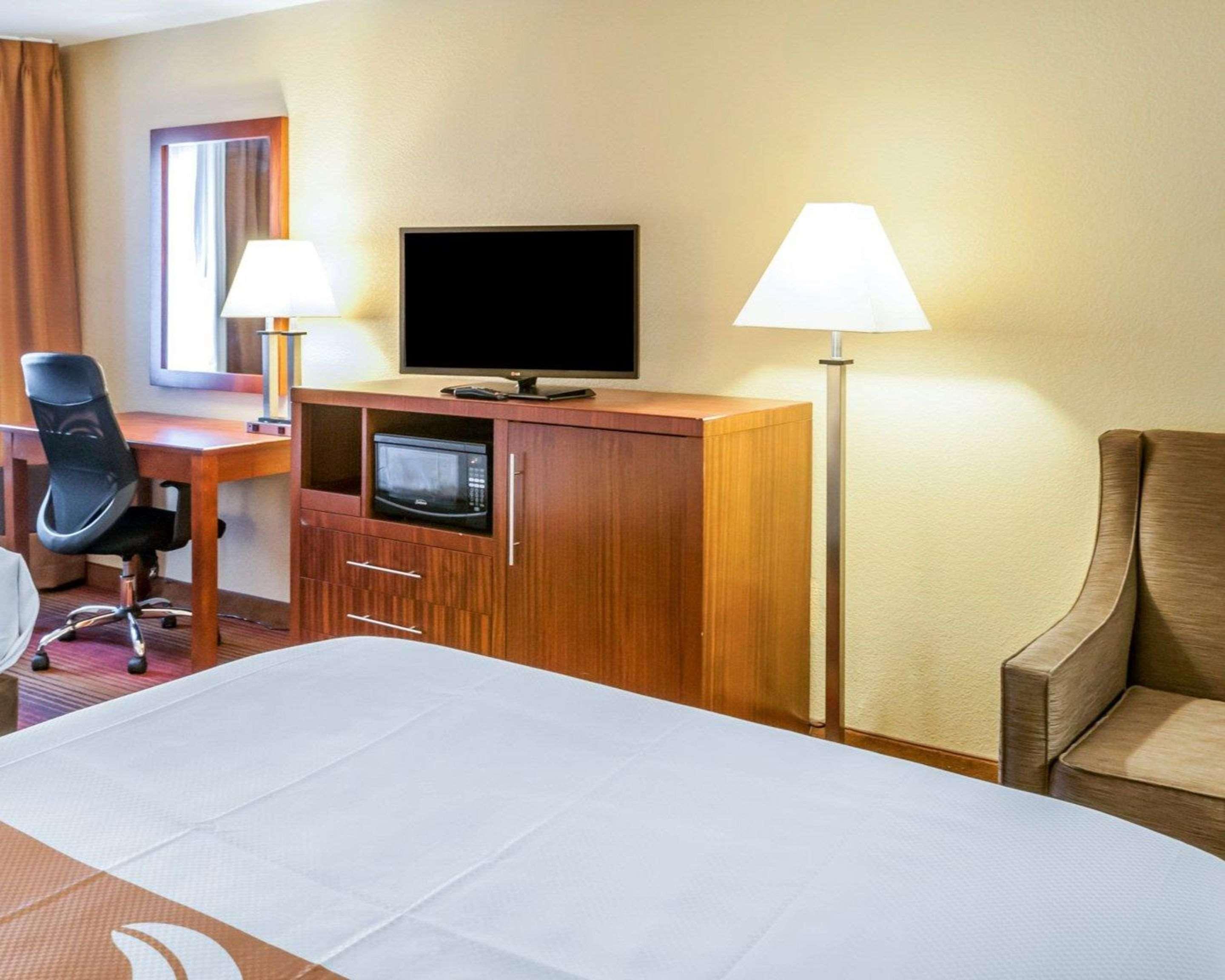 Quality Inn & Suites Albuquerque West Экстерьер фото
