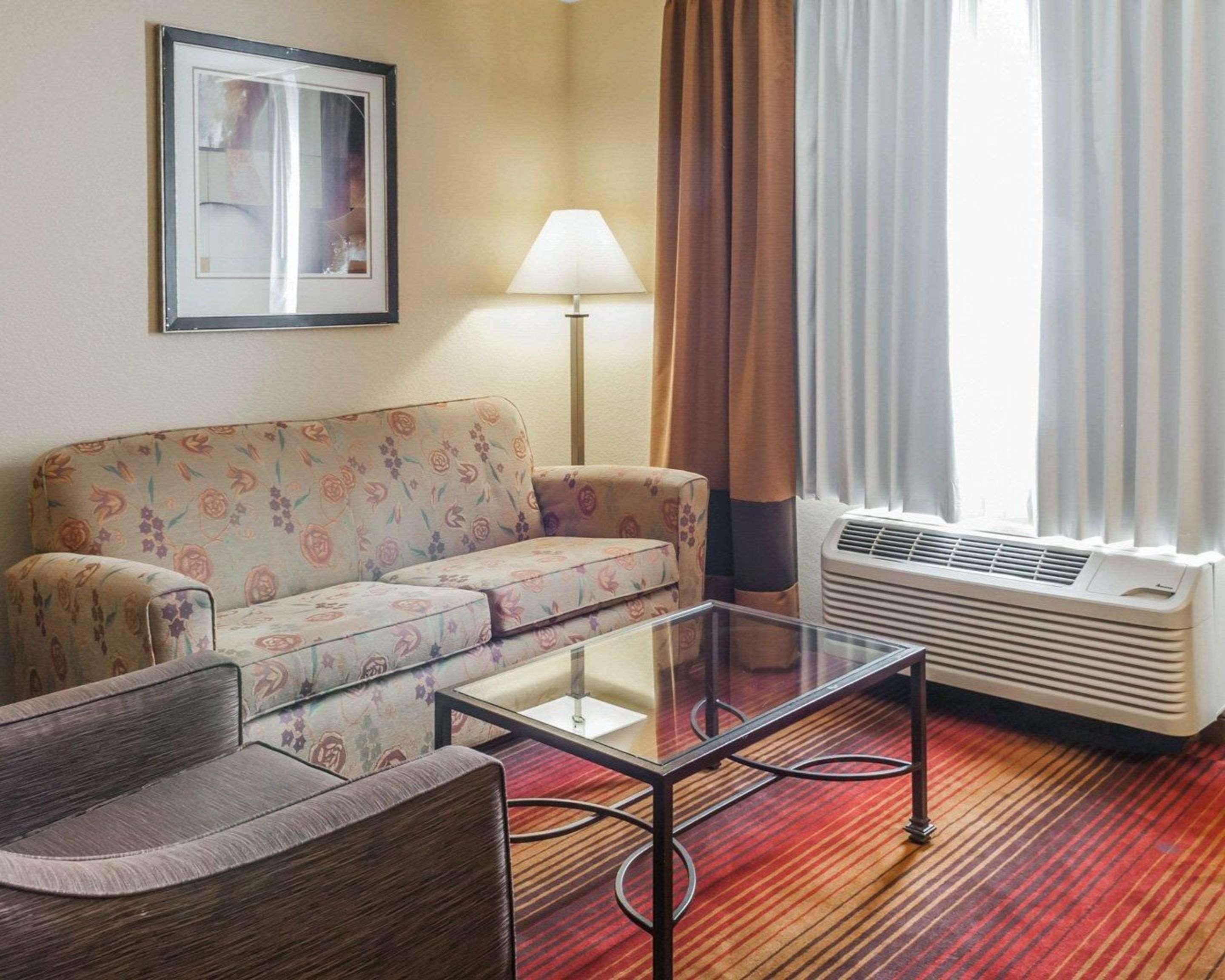 Quality Inn & Suites Albuquerque West Экстерьер фото
