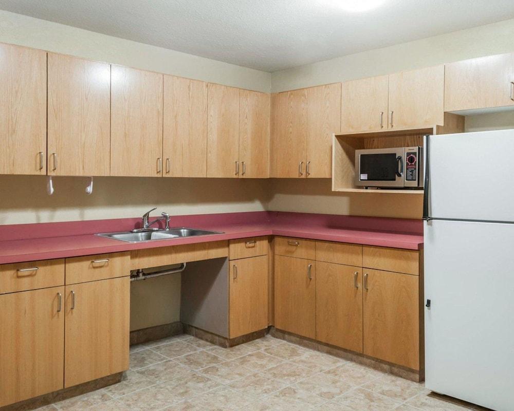Quality Inn & Suites Albuquerque West Экстерьер фото